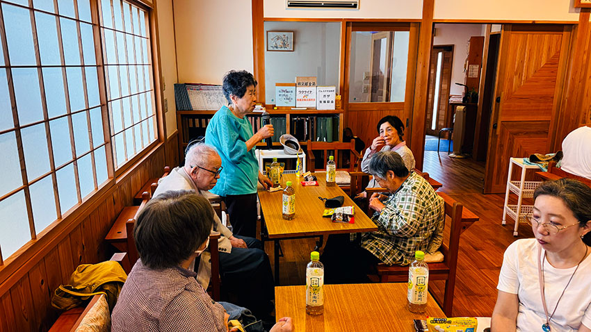 交流会の司会進行は浅野美登里さん